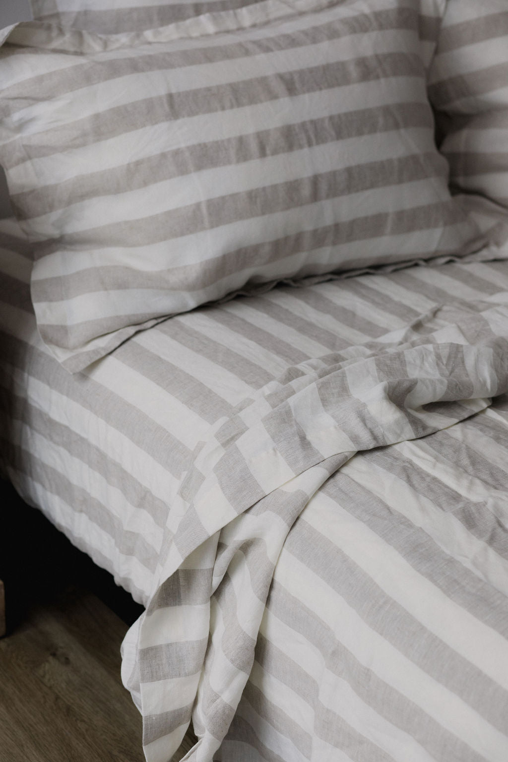 “Noemi” Linen Flat Sheet